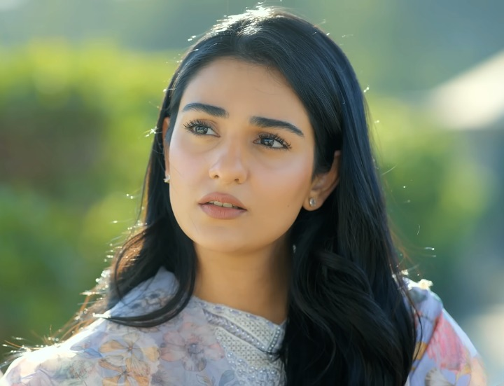 Sarah Khan Biography