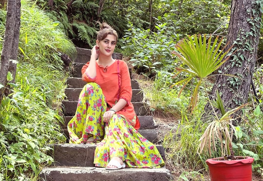 Kubra Khan Stunning Look