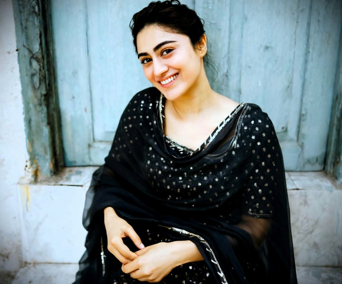 Hina Afridi in black