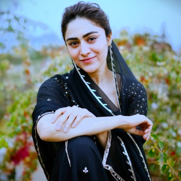 Hina Afridi biography