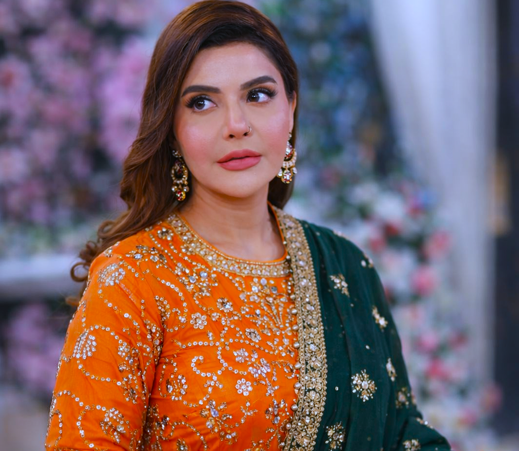 Pakistani actress elegant look