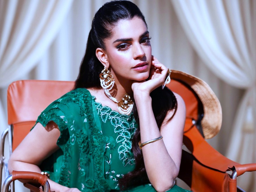 Entertainment star stylish look