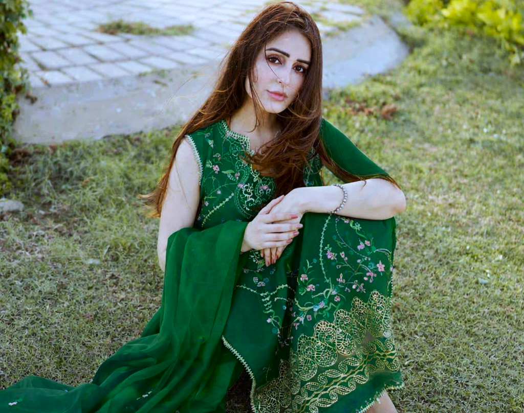 Actress wearing elegant outfit