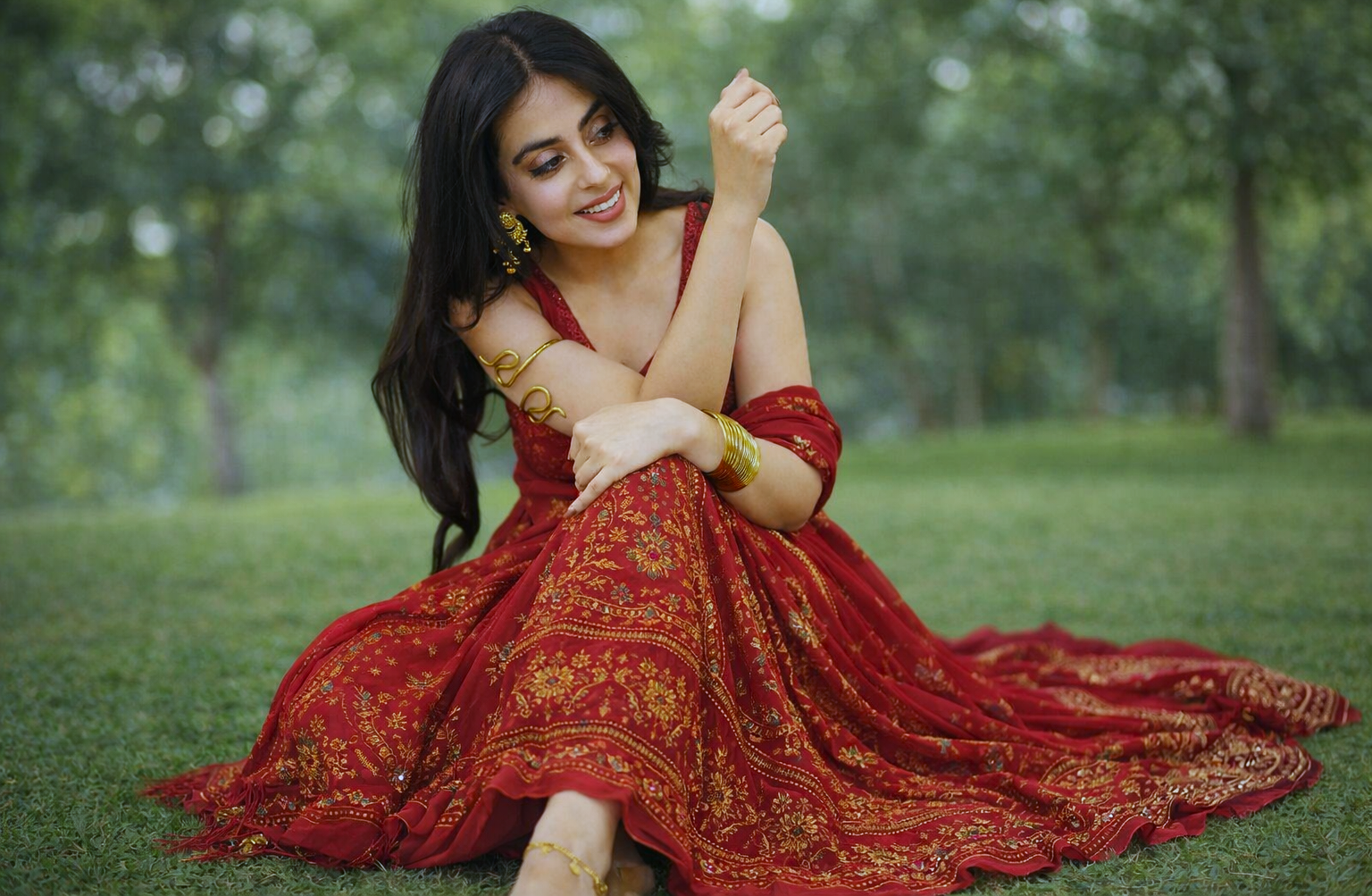 Pakistani actress with charming smile