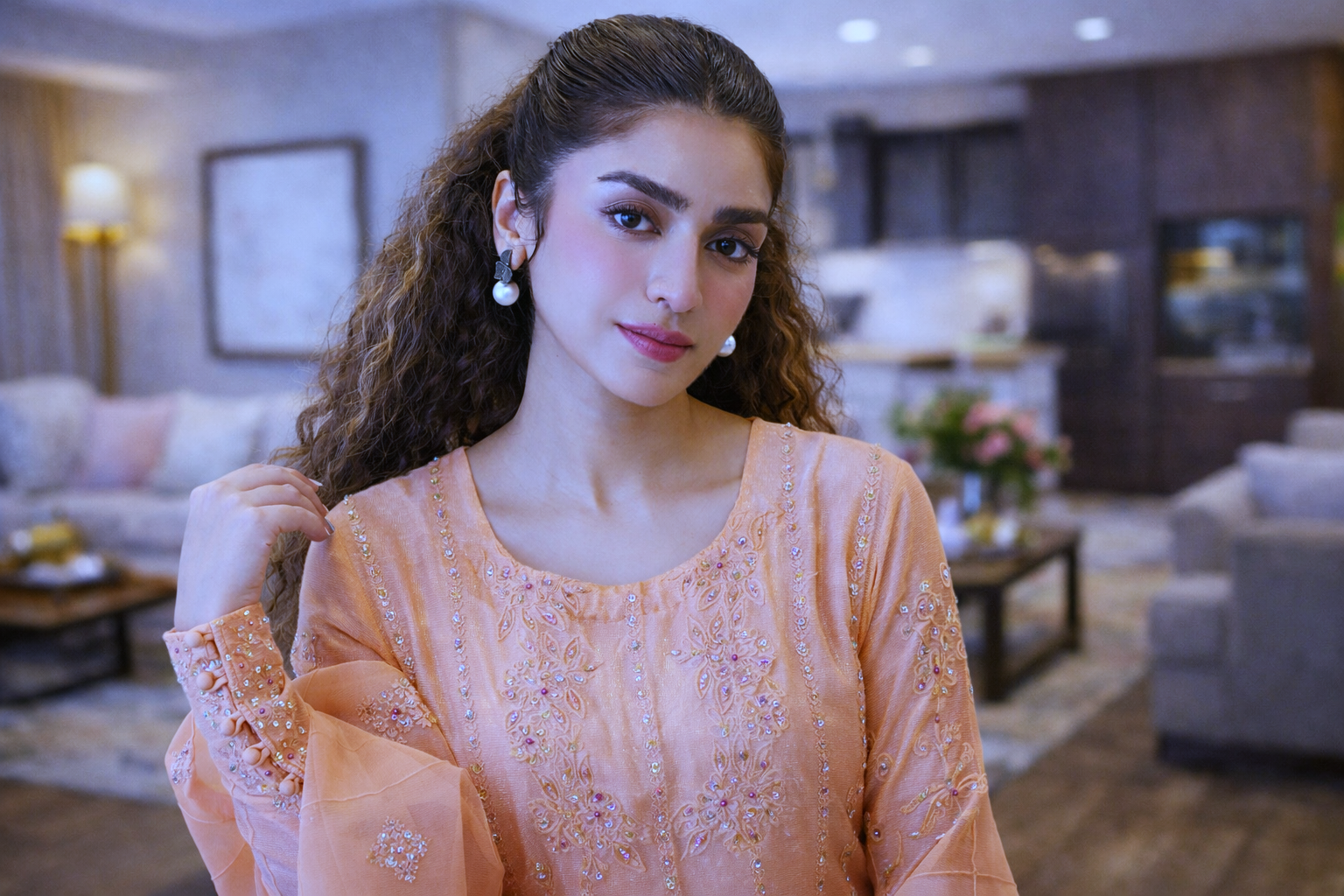 Showbiz personality studio photoshoot mein
