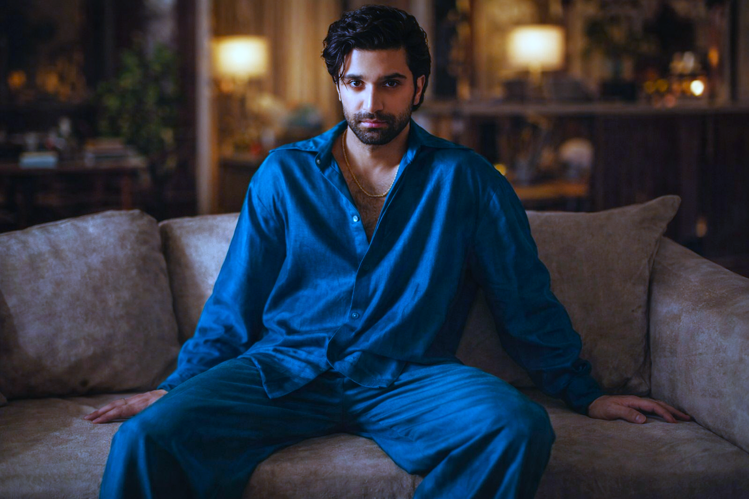 Television star confident expression ke sath
