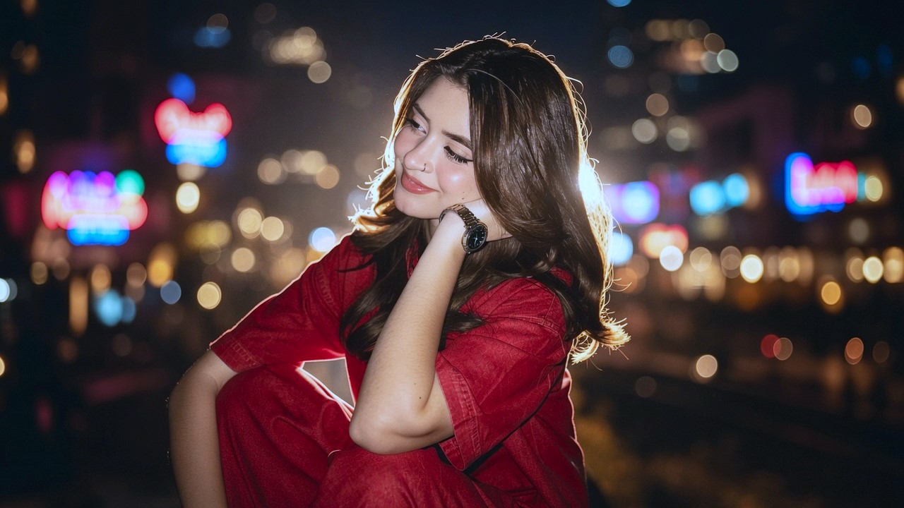 Pakistani actress elegant portrait mein