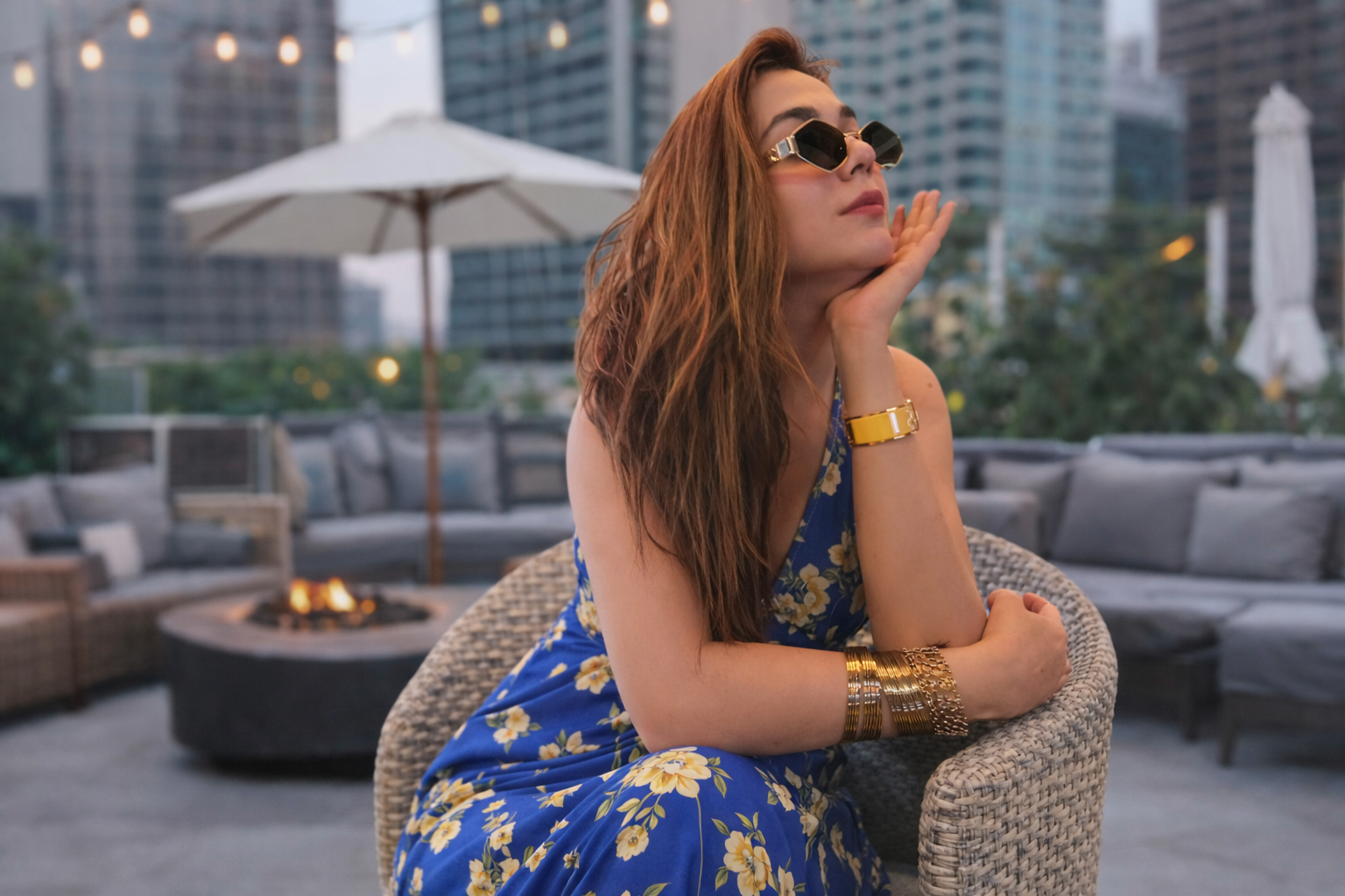 Showbiz actress modern outfit mein