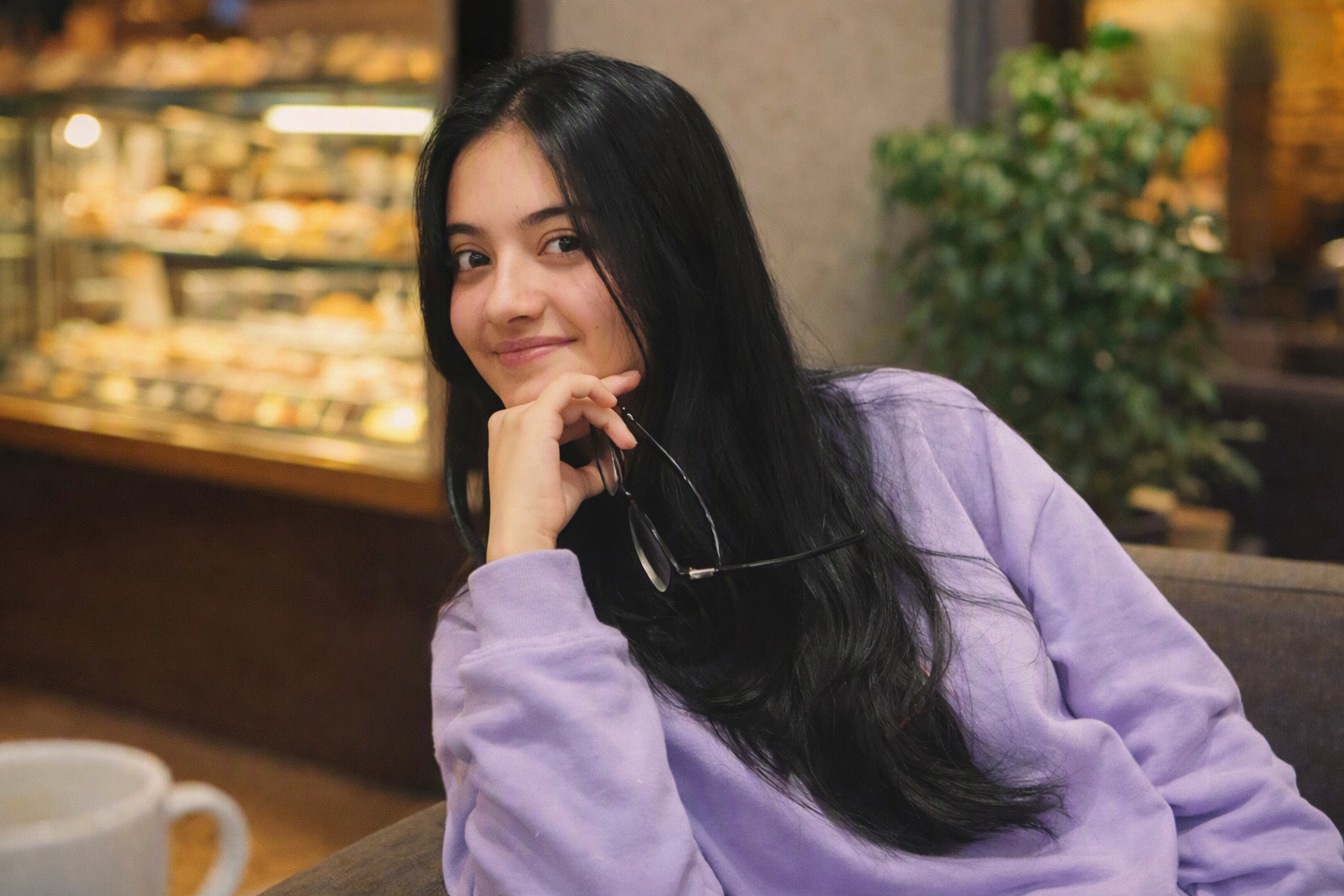 Pakistani actress cheerful expression ke sath
