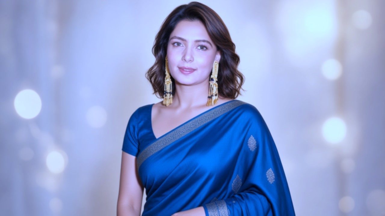 Blue saree aur heavy earrings mein malboos traditional movie icon