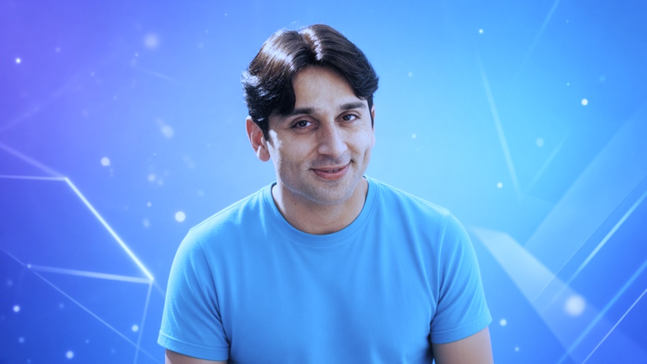 Popular film star wearing blue casual t shirt
