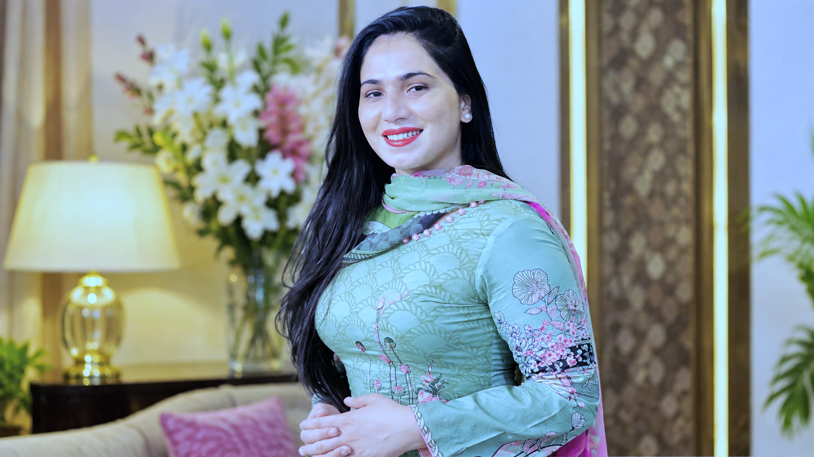 Pakistani actress mint green traditional suit mein muskurate hue indoor background